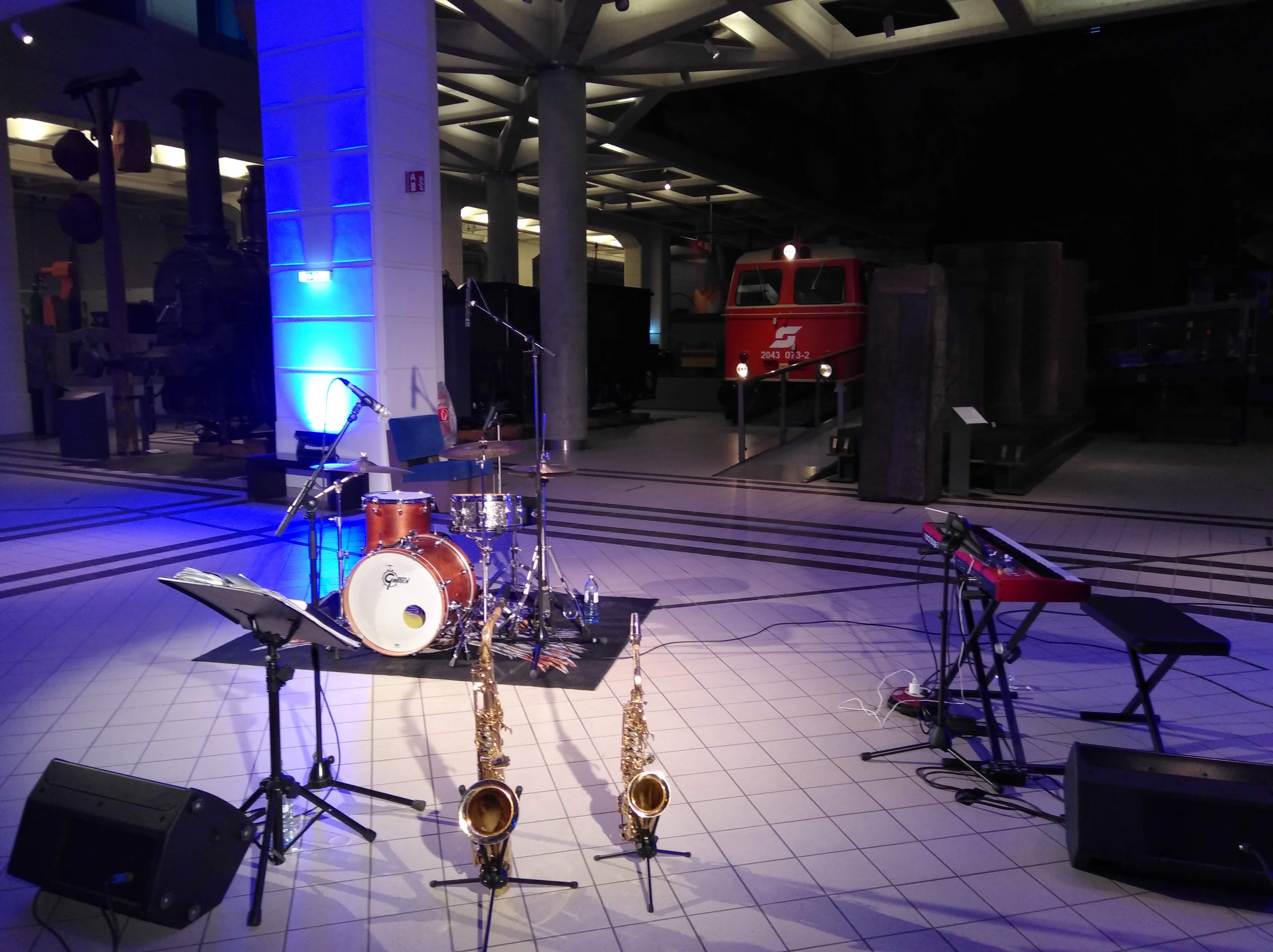 Constantin Pammer als Schlagzeuger bei Konzert